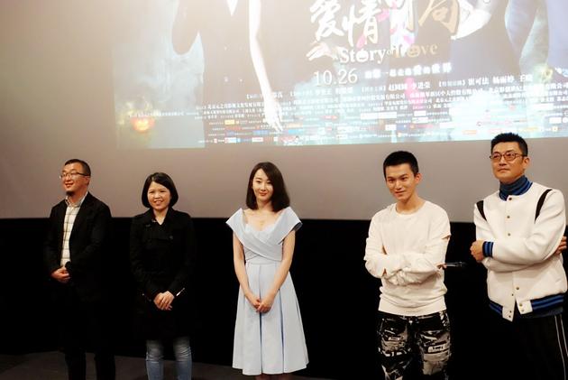 《爱情邮局》主创合影导演郑真,程媛媛合影导演郑真,演员程媛媛合影