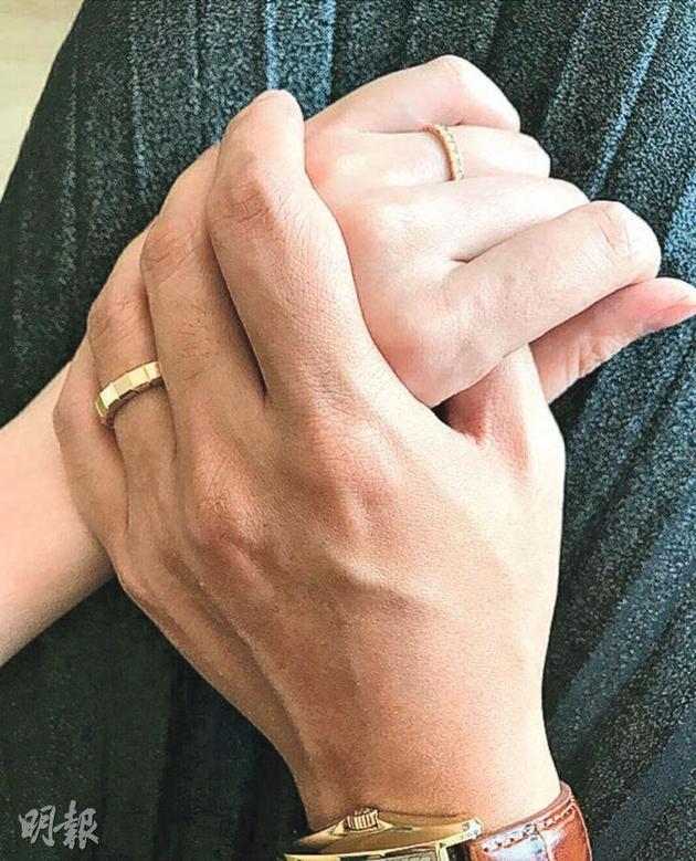 郭可颂与熊黛林手牵手秀出结婚戒指