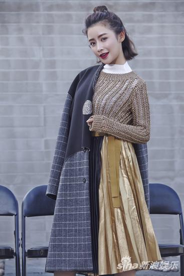 《小强的奔腾岁月》开机 瑛子写真