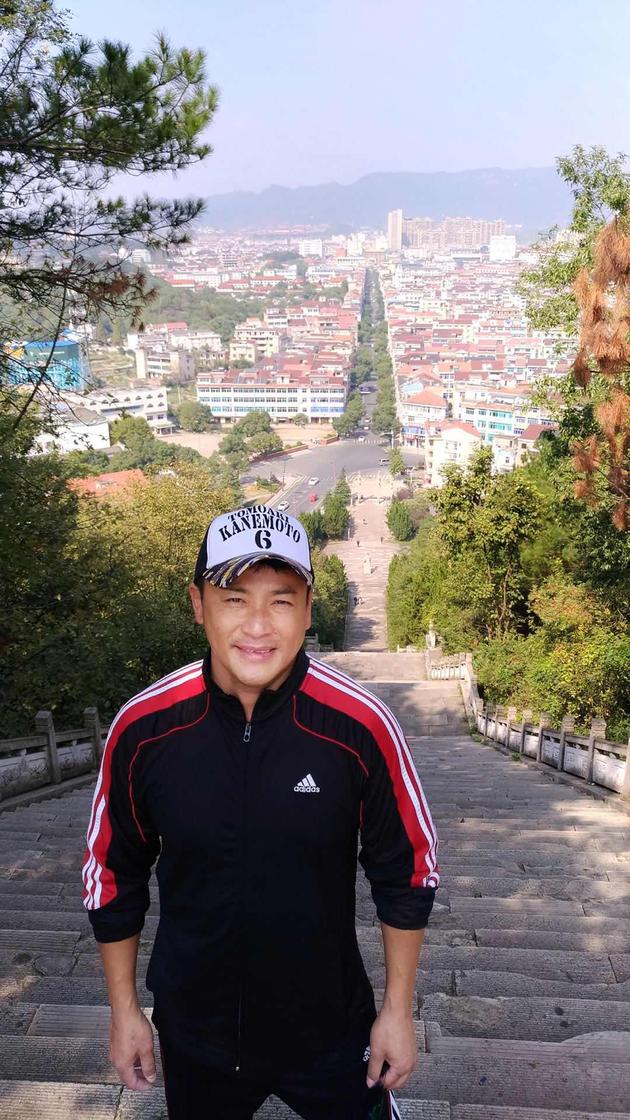 江宏恩横店拍摄再游览景色坦言想念熟悉的地方