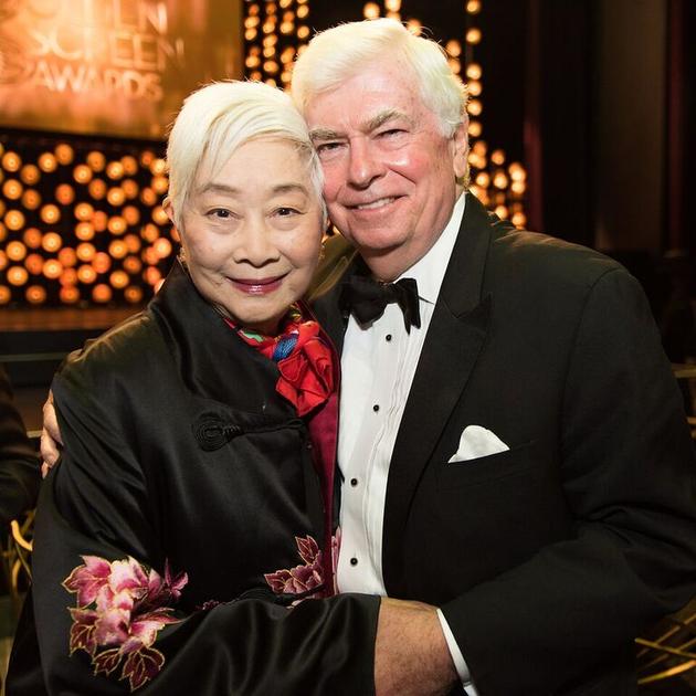 多德主席与表演艺术家卢燕