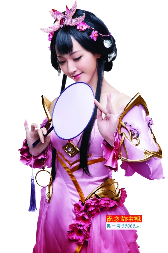 青年昆曲演员蒋珂cos“游园惊梦”的定妆照