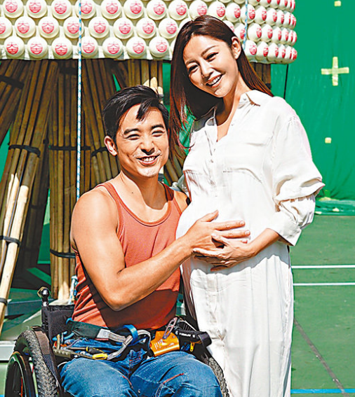 卫诗雅扮孕妇上街试戏 真的有人让座