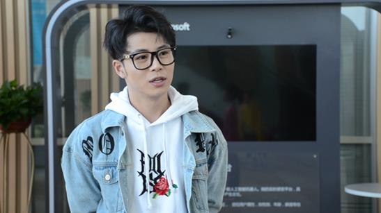 主持王晓龙亲和力max颜艺俱佳获00后疯狂打call