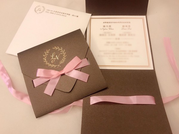 赖琳恩陈乃荣喜帖曝光粉红缎带穿过像拆礼物 手机新浪网