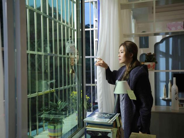 莫莎莎迷茫眺望远方