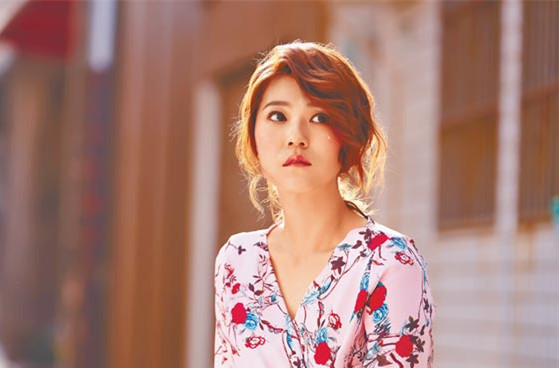 曹雅雯出新专辑不忘感谢爸妈 录音时一度哽咽落泪