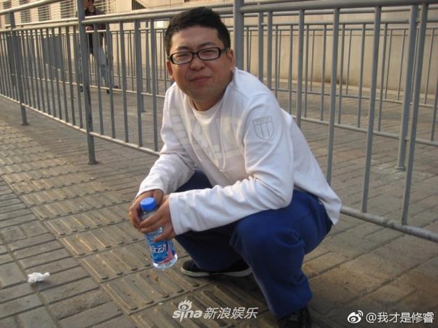 演员修睿微博晒出青涩照