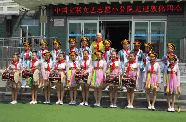 歌手平安投身支教