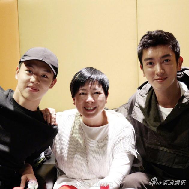 杜江和同事合影