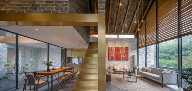 “龙闲居”室内餐厅，客厅全景