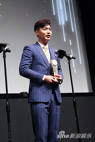 侯京健获金橡树奖