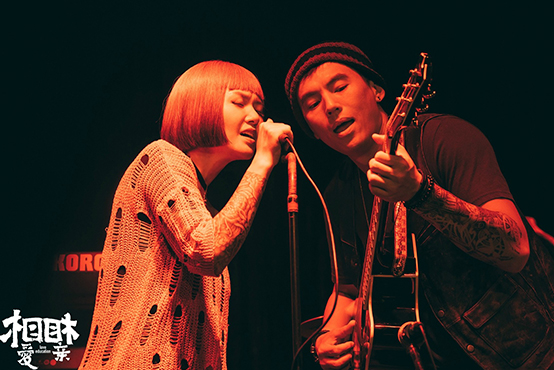 宋宁峰饰演摇滚歌者“阿达”