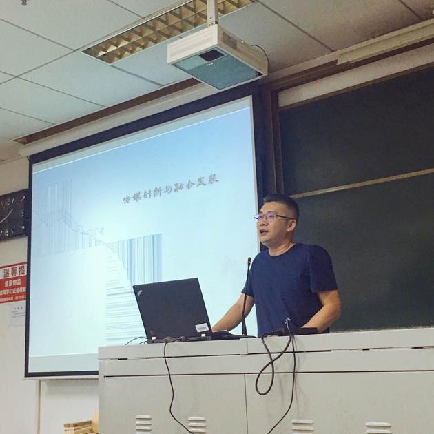 四川传媒学院聘任夏陈安为名誉校长、综艺影视学院院长