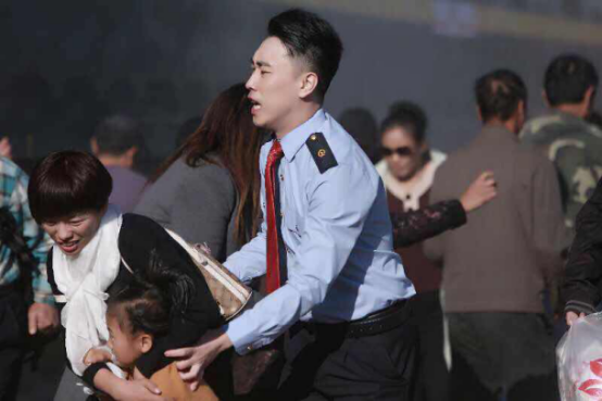 《人质列车》顺利杀青 邓辰锋扮演帅气广播员