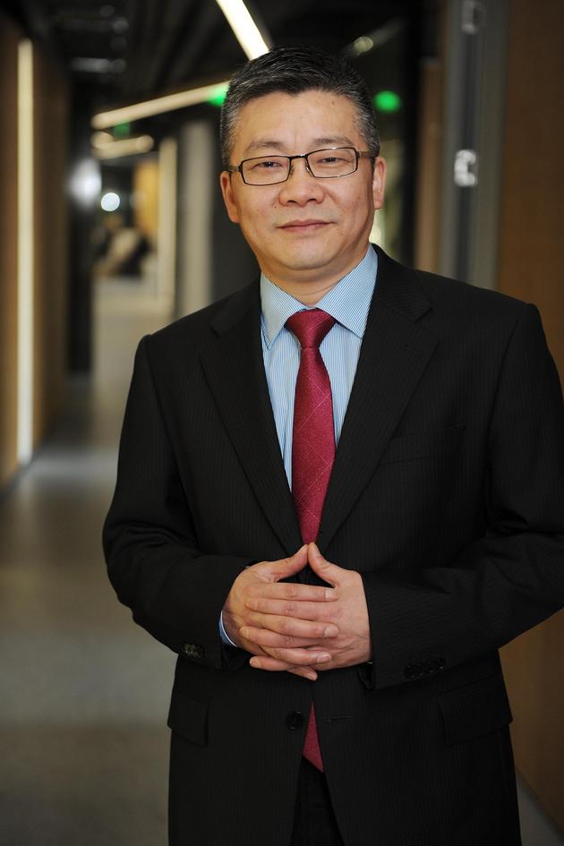 夏陈安携手川传组建国内首个综艺影视学院