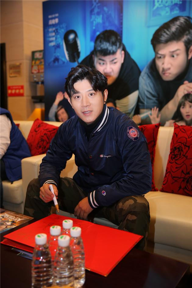 影迷六刷《兄弟别闹》 高晓攀聊少年趣事圈粉无数