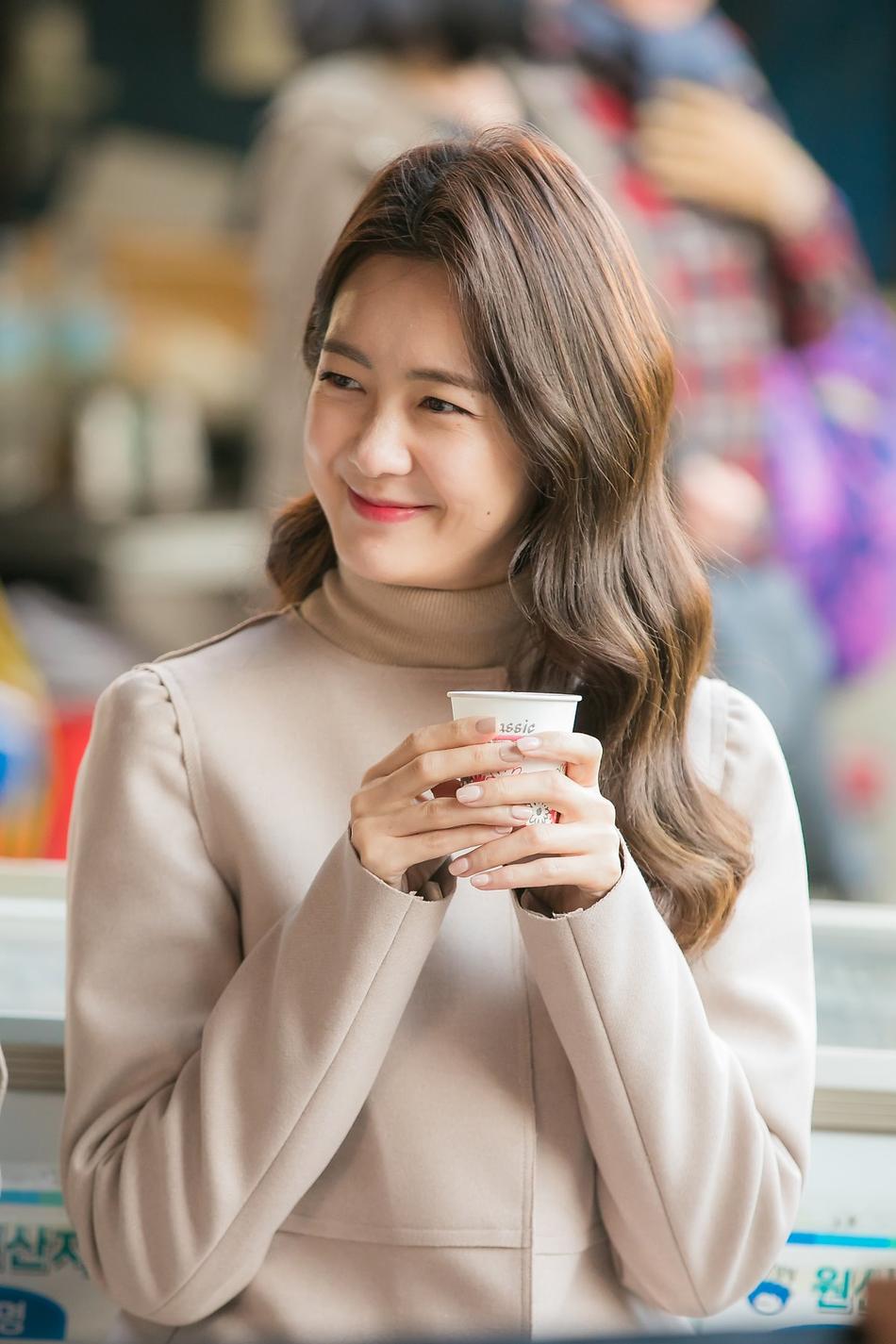 海报剧照剧情:据李枖原的经纪公司透露,她将在这部《付岩洞复仇者》中