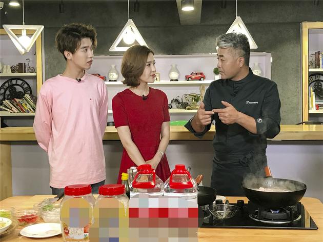 马闻远《暖暖的味道》认真学习烹饪步骤