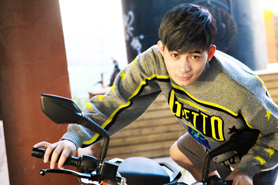 新浪娱乐讯 由导演雷雷执导,孙晟轩,辰诘诠,舒贵林等演员主演的亲情