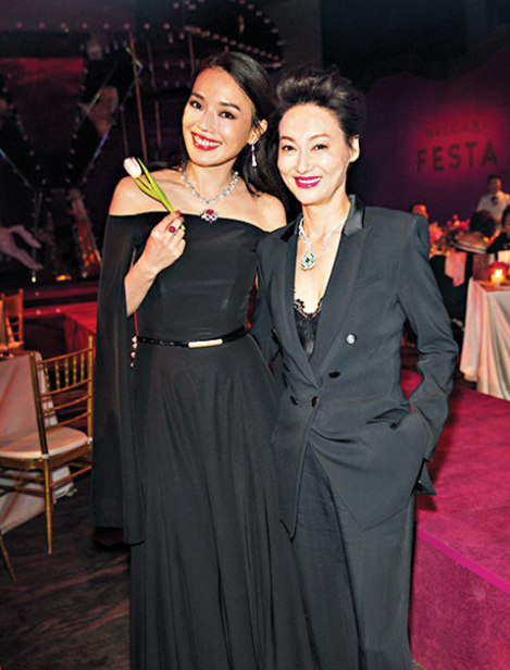 (左起)舒淇和惠英红在金马奖举行前先争妍斗丽。