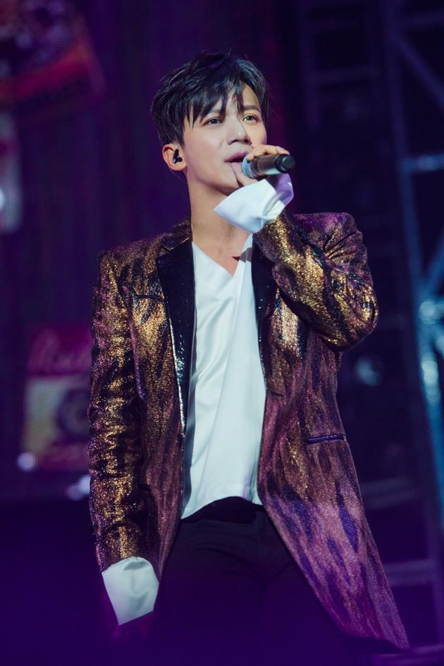 水晶男孩李宰镇单飞出道16周年粉丝志愿献爱心