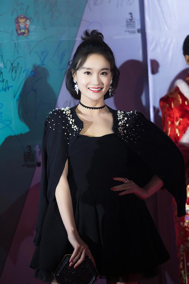 康琳浠亮相红毯