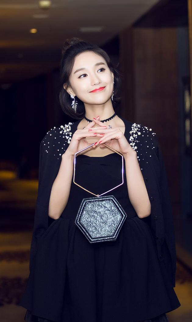 摘要:青年演员康琳浠凭借在文艺电影《黄天厚土》中出色的表现和动情