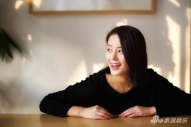 央视一套持续热播中,王力可饰演的女一号王敏作为谷莫村的第一书记