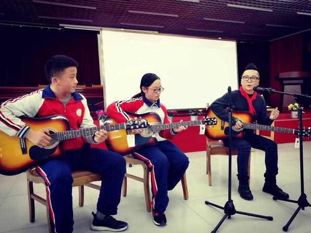 首个“李春波爱心音乐教室”正式启用