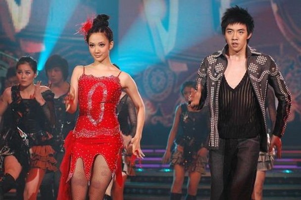 王君馨为俞灏明庆生见证岁月流逝