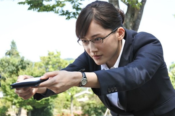 绫濑遥担任主角的《继母与女儿的蓝调》,同时扫走最佳日剧及剧本赏.