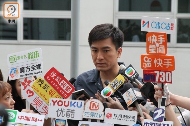 艺人黄心颖[微博]背男友马国明偷情人夫许志安[微博],马国明今天为