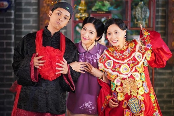 车婉婉（中）拍摄《大酱园》