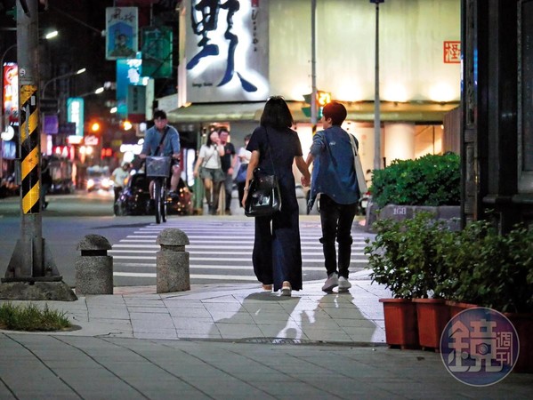 江祖平与短发女友人