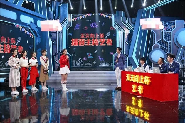 天天兄弟成“艺考官” 