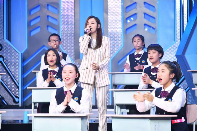 张靓颖和厦门六中合唱团合唱