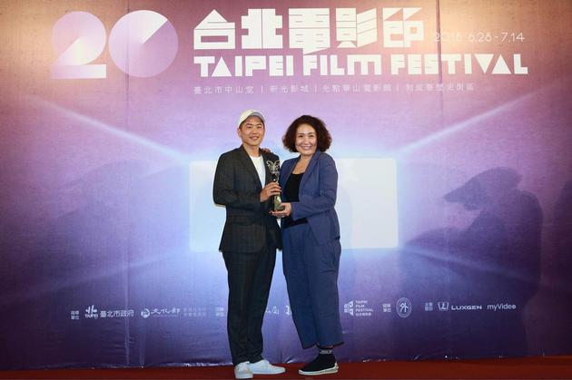 《谁先爱上他的》获得观众票选奖