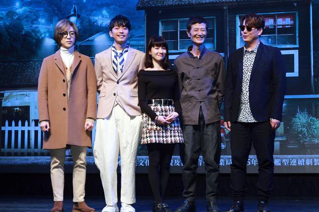 尴尬 男星张栋梁过海关遭搜身连内裤被翻出 手机新浪网