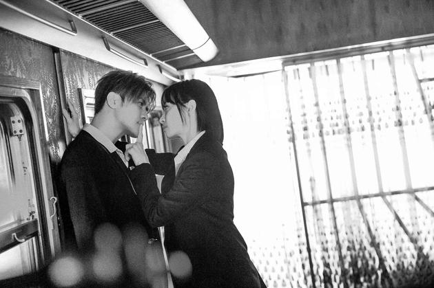 罗志祥与宋茜"以猪会友" 听闻"摇起来"惹大笑