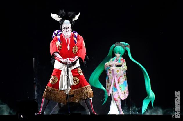 中村狮童与初音合作“超歌舞伎”