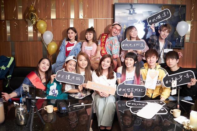 梁静茹现身KTV