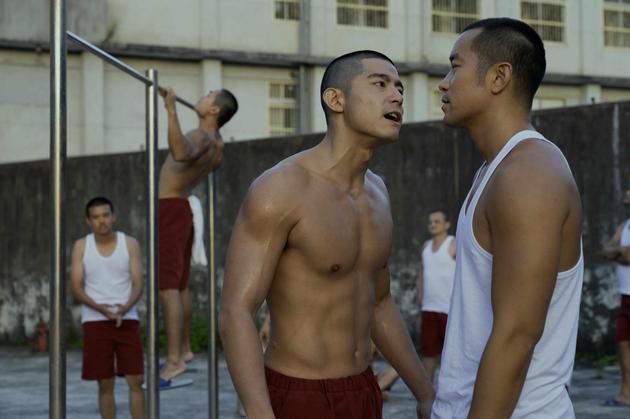 王柏杰大秀人鱼线毫不在意被看光光