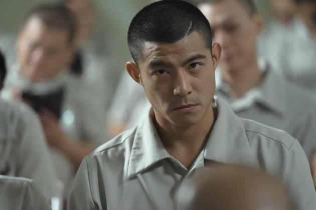 王柏杰演出气焰狂妄、逞凶斗狠的黑道份子