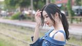 姚晨简洁大方秀长腿