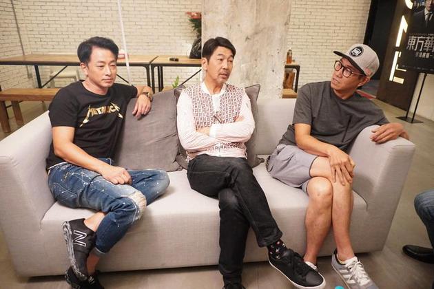 (左起)张松枝、梁健平与何华超