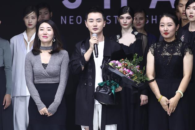 余少群感谢朋友家人的支持