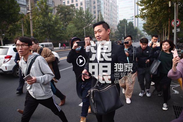 朱军代表律师遭围堵