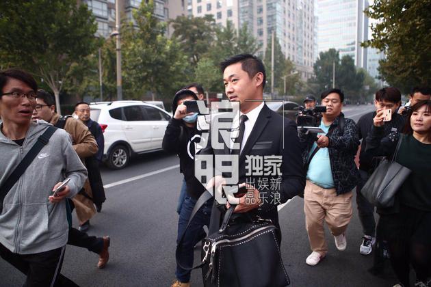 朱军代表律师遭围堵