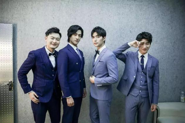 “阿龙川菜”组合。